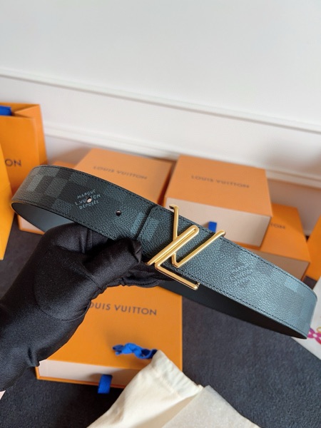 LOUIS VUITTON Dimension Belt-820